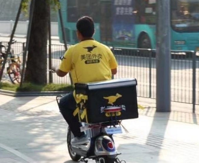 外卖小哥辛苦了海韵悠悠vs老来乐