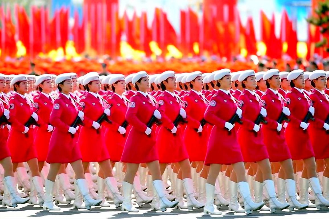 国庆70周年阅兵女兵图片