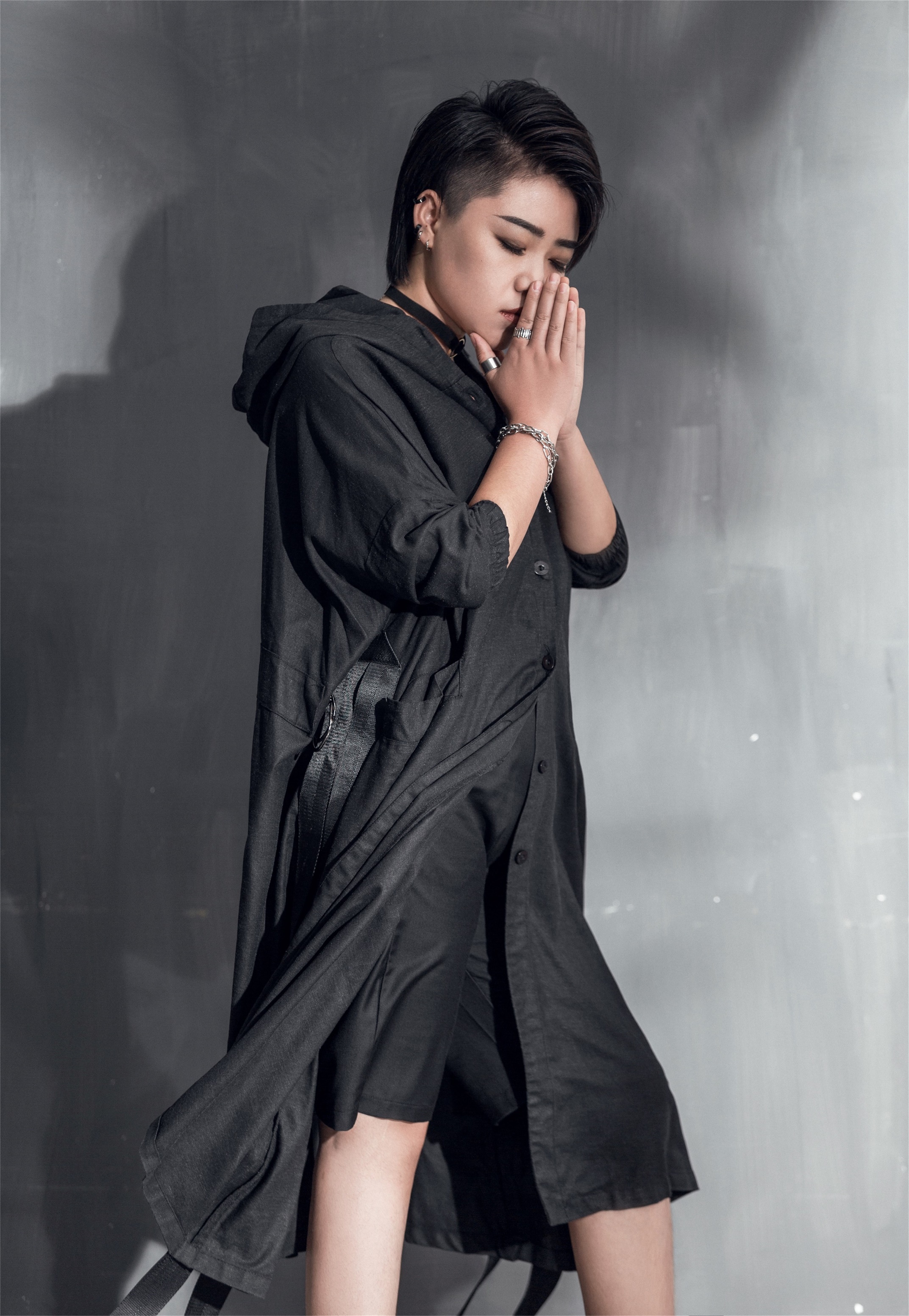 音乐唱作人曹锦